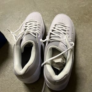 Woman cleat’s